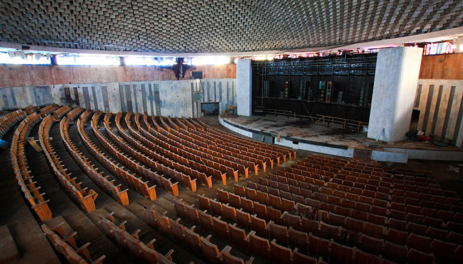 Заброшенный конференц-зал московского университета