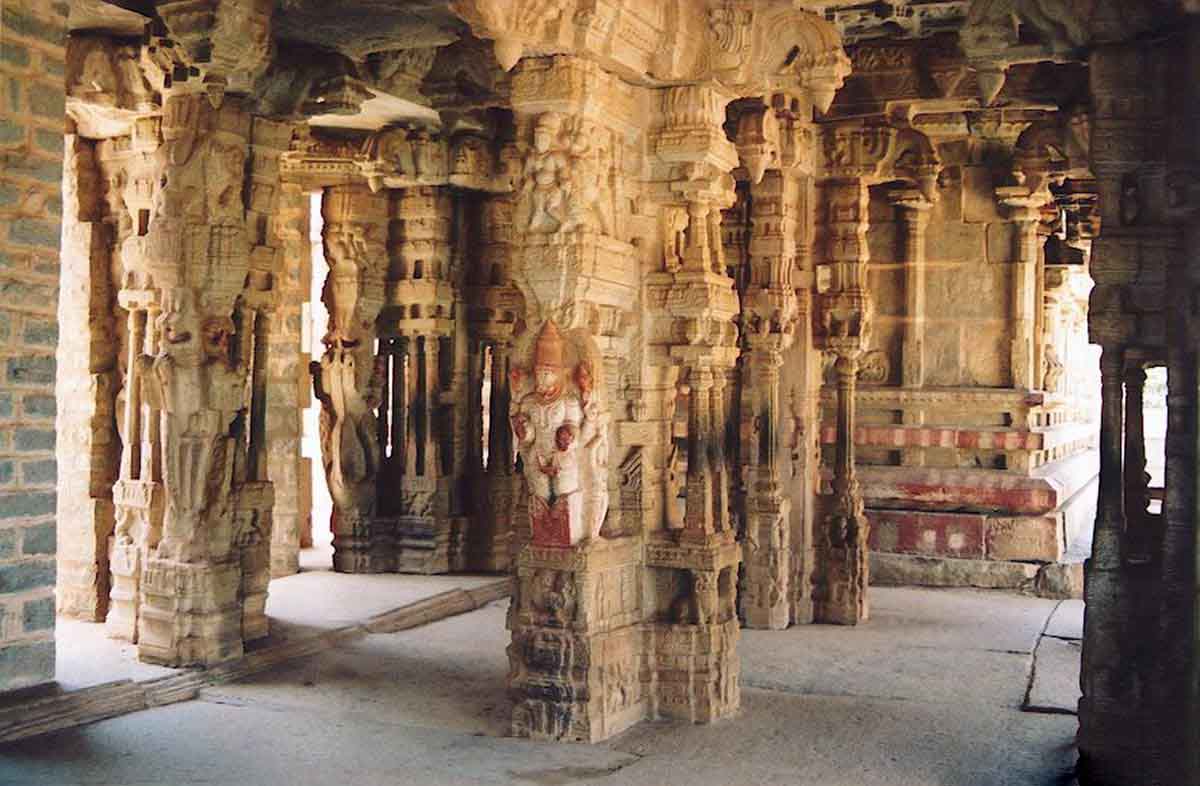 Виджаянагар - легендарный древний город, побеждённый временем