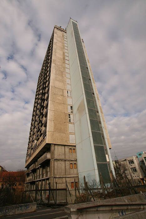25-этажное здание Pécsi magasház, Печ, Венгрия