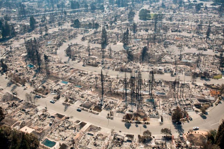 Последствия пожара в городе Санта Роза (Калифорния, США)