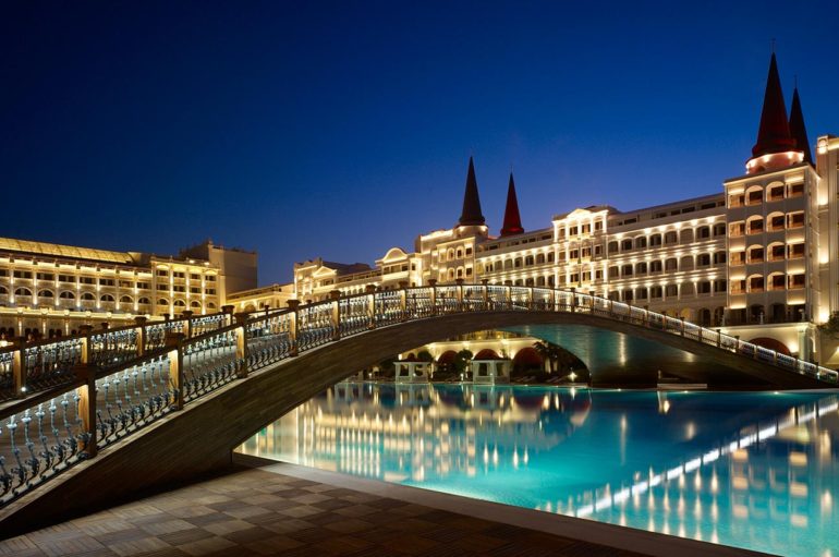 Самый роскошный отель мира Mardan Palace Hotel разворовывают мародёры