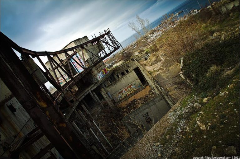 Как выглядел заброшенный музей обороны Севастополя в 2011 году