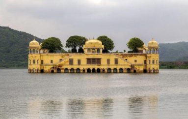 Затопленный дворец Джал-Махал