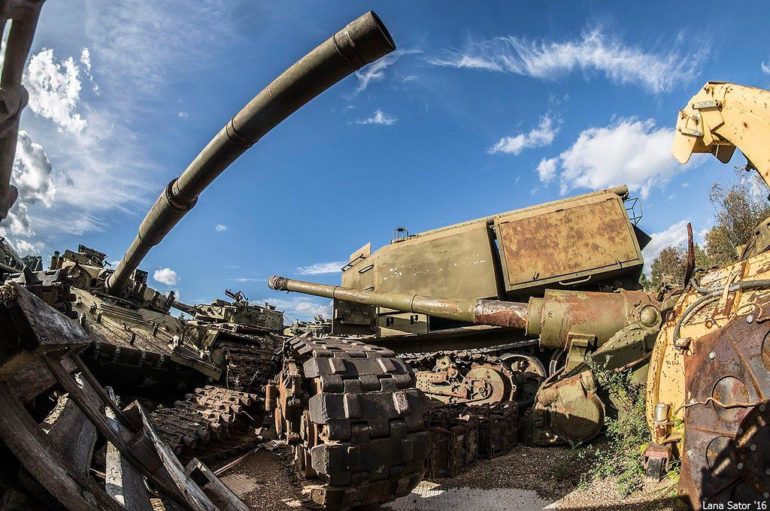 Фоторепортаж с кладбища старых танков