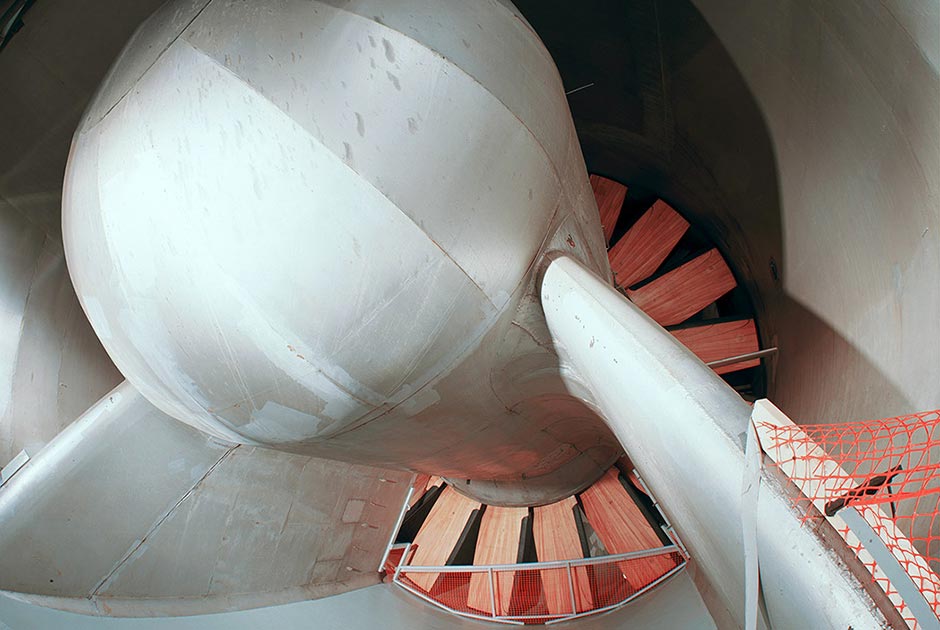 Кожух вентиляторного двигателя, аэродинамический туннель в исследовательском центре НАСА имени Лэнгли. Фото: Roland Miller