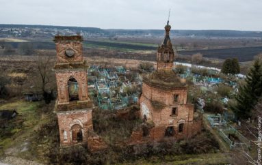 Разрушающийся храм в Барыково