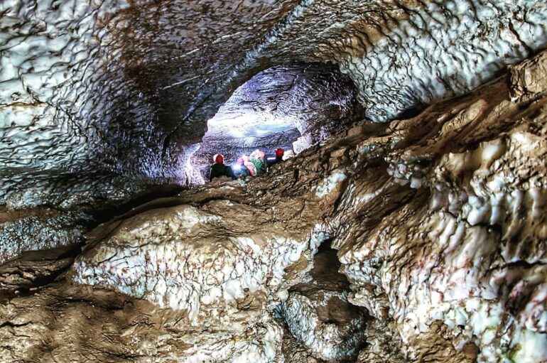 Голубинский провал — пещера, входящая в одноимённый карстовый массив