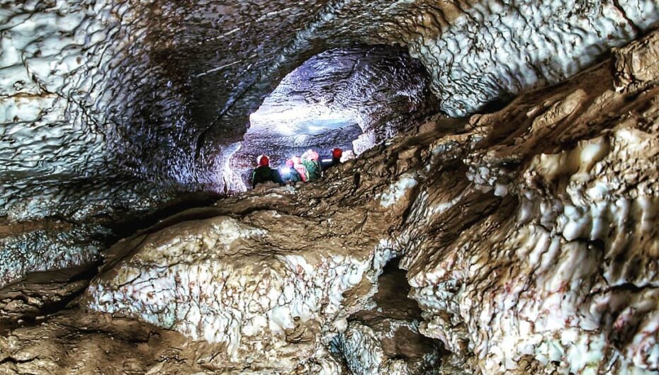 Голубинский провал — пещера, входящая в одноимённый карстовый массив
