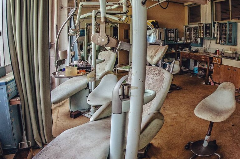 Заброшенный стоматологический кабинет